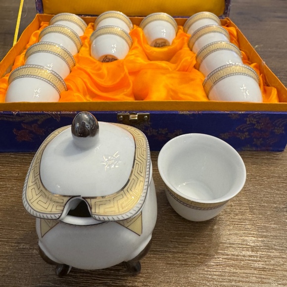 ✨ Vintage 14pc 24K Gold Greek Key Porcelain Tea & Sake Set - Picture 3 of 12